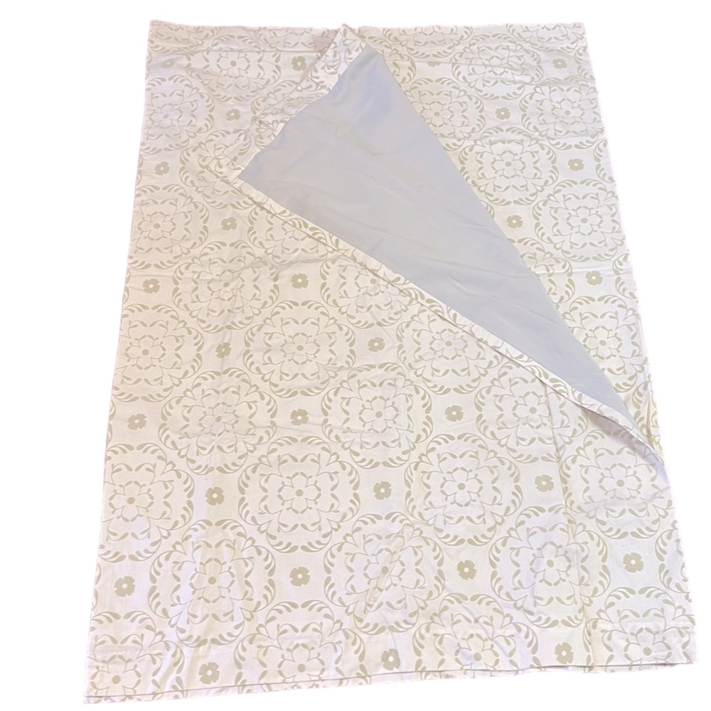 Pottery Barn Kids White With Gray Velvet Floral Pattern Sweet Flower Size 44x63”